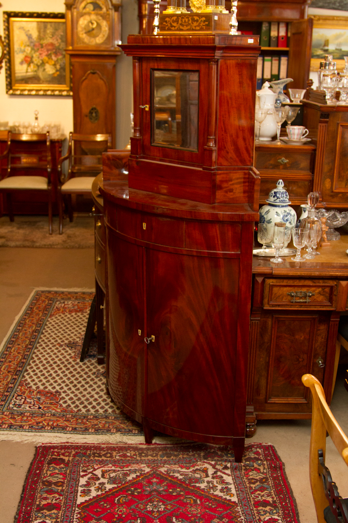 Biedermeier Eckschrank (Tonnenform) Mahagoni um 1835