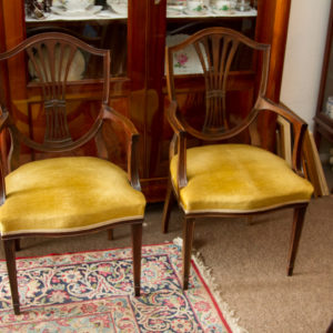 2 englische Armlehnstühle ca. 1930 €290 je Stuhl